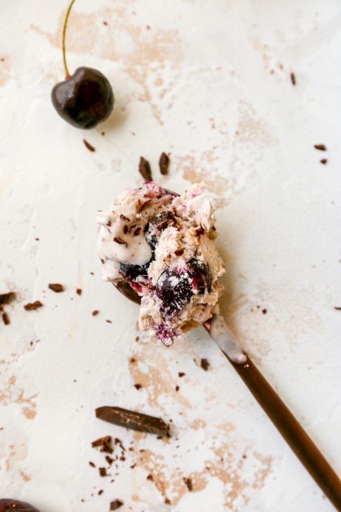 nem-lemorzsolódás Amaretto cseresznye sötét csokoládé fagylalt