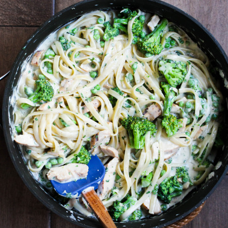{Skinny} Herbed Pasta Alfredo with Chicken & Broccoli