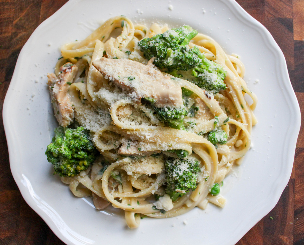 {Skinny} Herbed Pasta Alfredo with Chicken & Broccoli | Yes to Yolks