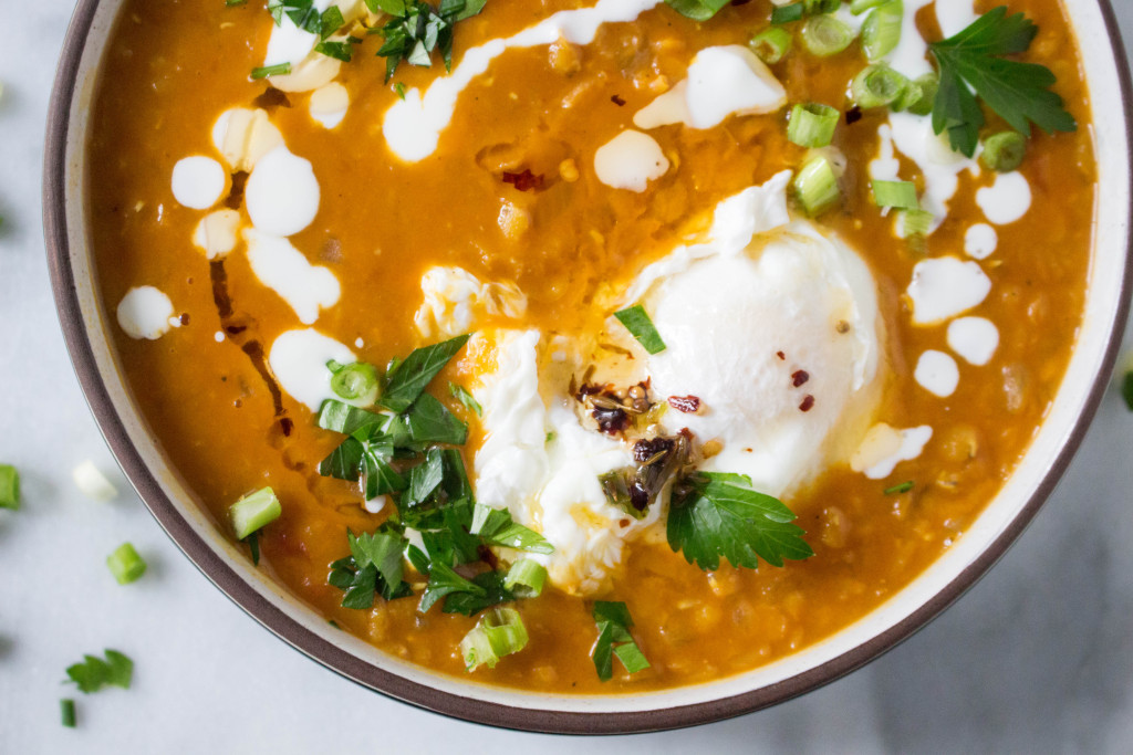 Lentil Soup with Poached Egg & Spiced Oil Drizzle - a hearty and healthy soup recipe that is warming and delicious! | yestoyolks.com