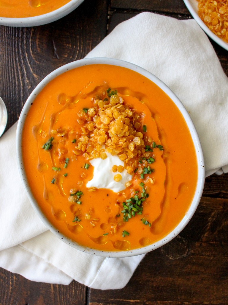 Creamy Roasted Red Pepper Soup with Crispy Fried Lentils | yestoyolks.com