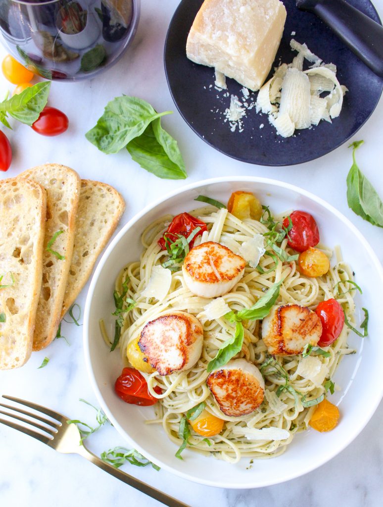 Pesto Linguine with Scallops & Blistered Tomatoes | yestoyolks.com