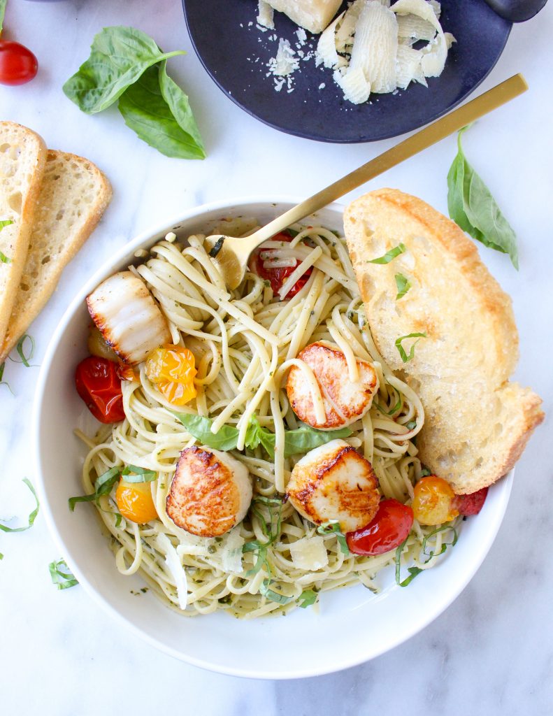 Pesto Linguine with Scallops & Blistered Tomatoes | yestoyolks.com